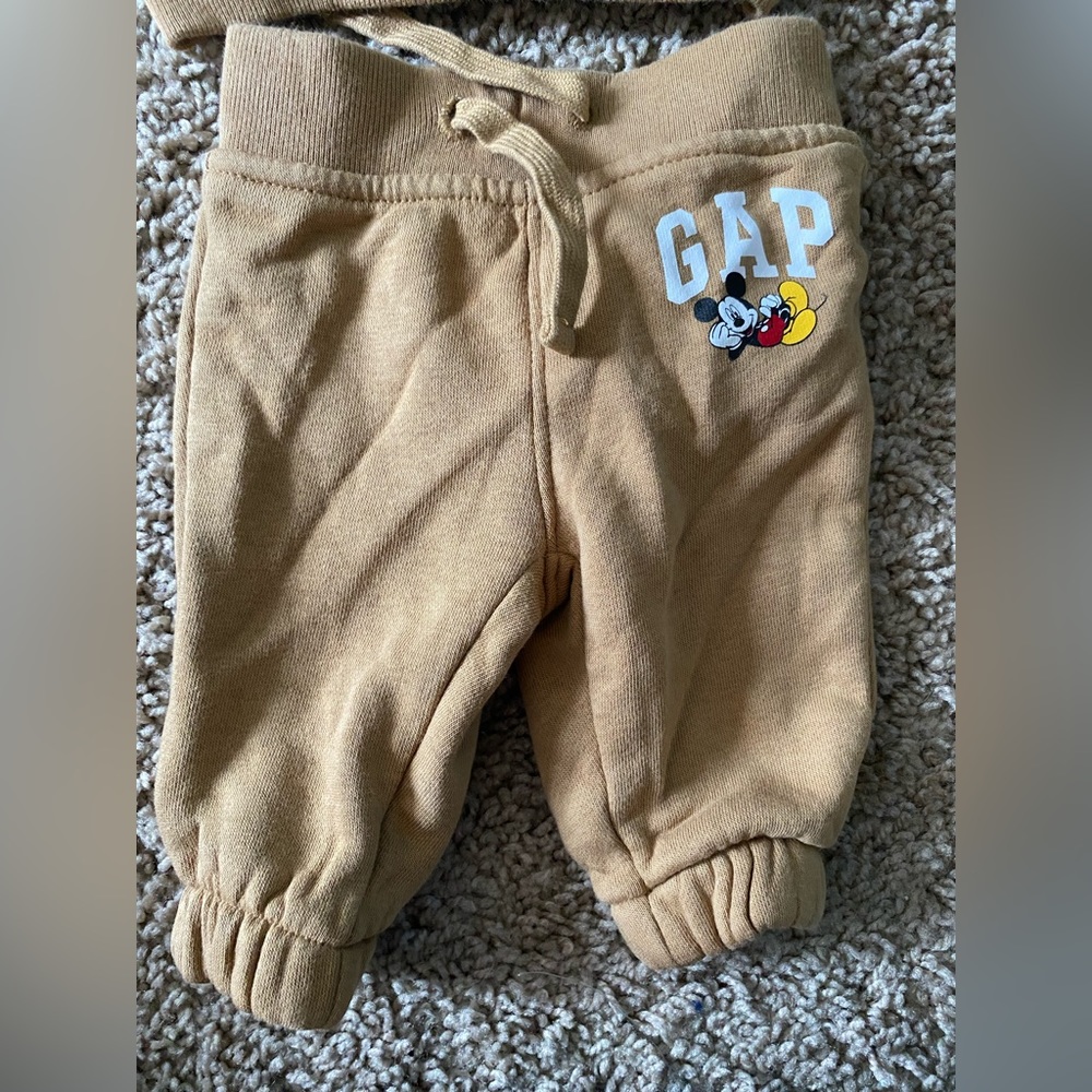 Baby Gap 0-3 up to 7lbs